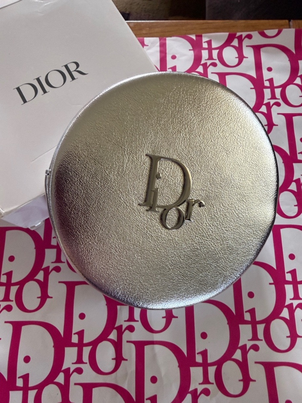 Dior Silver Round Zipper Vanity Pouch. Incl. pink Dior Tissue, in Original Box!!